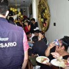 Decenas de personas disfrutaban de una quinceañera en el sur de Guayaquil en pleno toque de queda