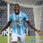 El delantero panameño del 9 de Octubre, José Fajardo, celebra un gol ante Emelec en el Capwell