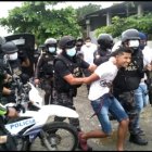 El detenido no paraba de reírse durante la detención.