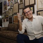 Aún tiene nerviosismo, se le ponen las manos heladas y el corazón le late más fuerte,  cuando sale a un escenario, pese a sus 52 años en la comunicación, de los cuales 45 han sido en televisión. Dice que cuando no sienta eso se habrá perdido.