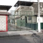 El acceso a la peatonal donde ocurrió el crimen permanecía cerrado.