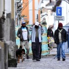 Los habitantes de calle deambulan por el Centro Histórico en busca de comida, la que no consiguen por el encierro.