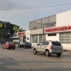 La mujer se encuentra en un hospital cercano al sitio del ataque, donde debían practicarle una operación por su estado de salud.