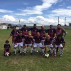 José Luis Ordóñez (abajo derecha) junto a su amigo y excompañero Fabián Cubero en el equipo de glorias del Deportivo Quito.