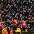 Los hinchas en Inglaterra podrían volver a los estadios, para los dos últimos duelos de la temporada.