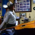 Fabián Mendoza se prepara para cantar este domingo.