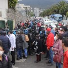 No hubo distanciamiento y la espera fue de horas para acceder a la vacuna.