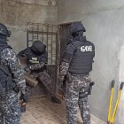 Para los analistas, se debe mejorar el trato hacia la Policía.