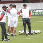 Franklin Salas (i) formó parte del cuerpo técnico de Pablo Repetto (c).