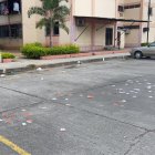 Una mujer fue asesinada en el balde de una camioneta en el sur de Guayaquil, en la balacera un hombre resultó herido