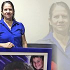 Tania Véliz afirma que ha aprendido a vivir con el dolor de haber perdido a su hijo, Carlos Cedeño, hace 14 años.