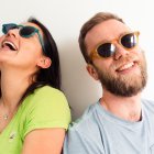 Las gafas de la marca Tukuna es uno de los participantes. Este accesorio está fabricado con plástico reciclado y su proceso es manual.