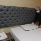 En el hotel La Conquista, de Jorge España, han tenido que bajar el precio del hospedaje por noche. Antes valía 25 dólares y ahora, 20.