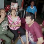 Tres generaciones celebraron a las madres en las calles 38 y Francisco Segura.