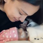 La joven, por fin, pudo sostener a su bebé en brazos.