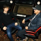 Después de varios años, el artista se metió al estudio para grabar una canción. Su hijo, Jaden, lo apoyó porque se sentía ‘oxidado’.