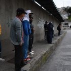 Furgonetas aprovecharon para trasladar a los usuarios por costos de entre $0.50 hasta $ 1.50 según la distancia.