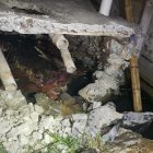 Un costado del pozo fue destruido para retirar el cuerpo.