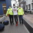 Agarraron a un delincuente con el arma en la mano.