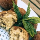 La hierbabuena se adapta a recetas de sal y dulce. Realza los sabores.