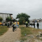 Agentes de la Policía Nacional realizan pericias en el sitio.