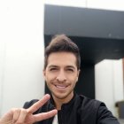 El músico eligió YouTube para presentar su canción.