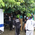 Momentos en que procedían al levantamiento del cuerpo de Byron Yagual.