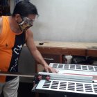 ‘Camellador’, así se define Paco, quien hace de todo para alimentar a su esposa e hijas.