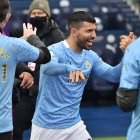 Sergio Aguero anotó dos goles, en la goleada (5-0) que el Manchester City le propinó al Everton.