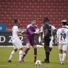 Adrián Gabbarini (c) es el líder de los albos que no ha tenido un buen primer semestre.