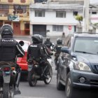 La mañana de ayer aparecieron cuatro policías motorizados por la calle Caluma.