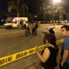 La policía acordonó el área y fijó los indicios balísticos encontrados.