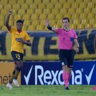 Jean Carlos Montaño hizo el tercer gol ante Santos.