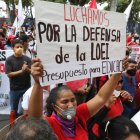 Maestros hacen plantón en rechazo a la nulidad de la nueva Ley de Educación