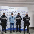 La policía indagara la condición migratoria del presunto sacapintas.