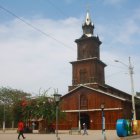 La iglesia de Santa Catalina de Colonche fue construida en madera, en el año 1700 aproximadamente.
