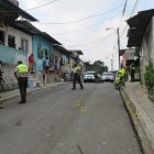 Agentes de Criminalística recogieron 14 indicios balísticos en el lugar de los hechos.