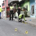 En Bastión Popular fueron encontrados 14 indicios, que serán analizados en el Laboratorio de Criminalística.