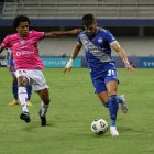 Los azules juegan con un hombre menos.