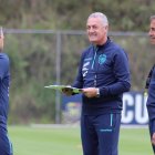 Gustavo Alfaro (c) se alista para el reinicio de las eliminatorias con Ecuador.