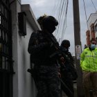 El sospechoso intentó fugarse de los uniformados.