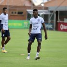 Gonzalo Plata (i) y Moisés Caicedo (d) están listos para el juego de la Tricolor en casa ante Perú. Son piezas claves para el técnico Alfaro.