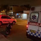 Los dos heridos fueron llevados a una casa de salud. Policía investiga este reciente hecho criminal.