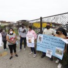 Los familiares del joven salieron con carteles a las calles.