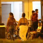 Las sexoservidoras están las 24 horas en los exteriores del parque, afirman los trabajadores y los moradores de la zona. Hay colombianas, venezolanas y nacionales.