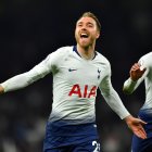 Christian Eriksen (10) se desplomó en pleno partido entre Dinamarca y Finlandia, por la primera fecha de la fase de grupos de la Eurocopa.