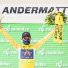 Andermatt (Switzerland), 12/06/2021.- Richard Carapaz from Ecuador of Ineos Grenadiers on the podium after the seventh stage, a 23.2 km time trial from Disentis-Sedrun to Andermatt, Switzerland at the 84th Tour de Suisse UCI ProTour cycling race, 12 June 2021. (Ciclismo, Suiza) EFE/EPA/URS FLUEELER Tour de Suisse - Stage 7
