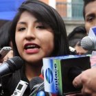La hija del exmandatario boliviano enfrenta críticas por haberse vacunado antes de tiempo.