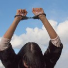 La mujer no registra antecedentes penales.