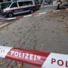 La Policía austriaca acordonó el sitio del asesinato que ha conmocionado al país europeo.